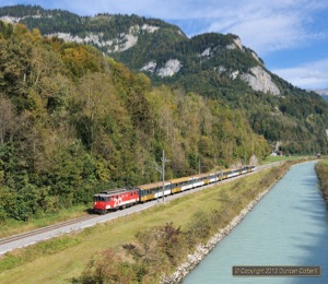 110.022 approached Brienzwiler with IR2224, the 12:55 Luzern - Interlaken Ost, on 6 October 2012.