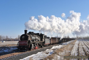 Once again, the train stopped at Wufeng, where the vans were dropped off and more coal wagons added. Our second shot of SY.1017 was taken at the main road level crossing north of Wufeng.