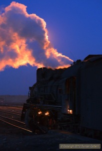 JS.8225 waited to leave Dongbolizhan with the workers' train on 19 November. The ability to shoot at 6400 ISO in almost complete darkness makes shots like this possible. 