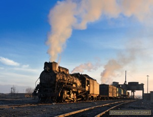 Most of Sandaoling's locos are filthy, making it difficult to get glint shots. JS.8027, photographed at Dongbolizhan on 19 November, was one of the cleanest.