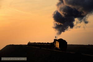 JS.8368 was also fairly clean and reflected the evening light as it pushed onto the westernmost tip at Xibolizhan on 19 November.