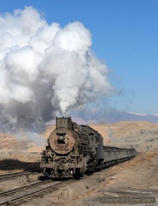 Another shot of JS.8225, working out of the pit at lunchtime on 22 November, brought our visit to Sandaoling to a close. 